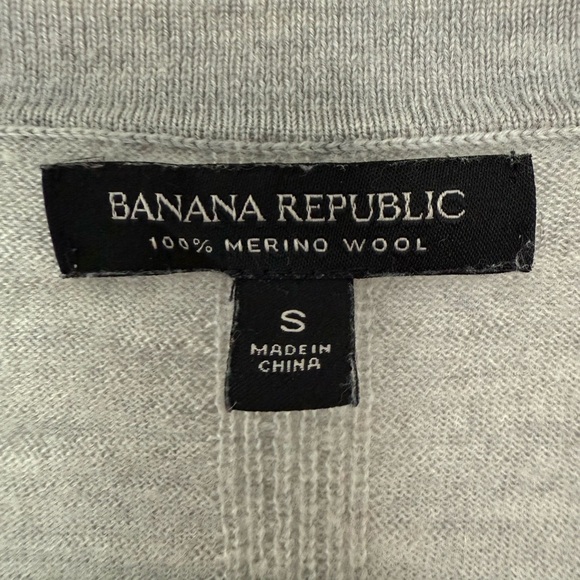 Banana Republic merino wool V-Neck Sweater - Picture 2 of 3